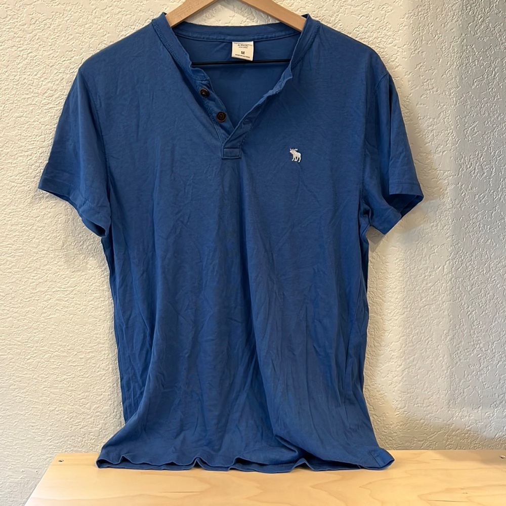 A&F Mens Button Tee - size Med - lightweight